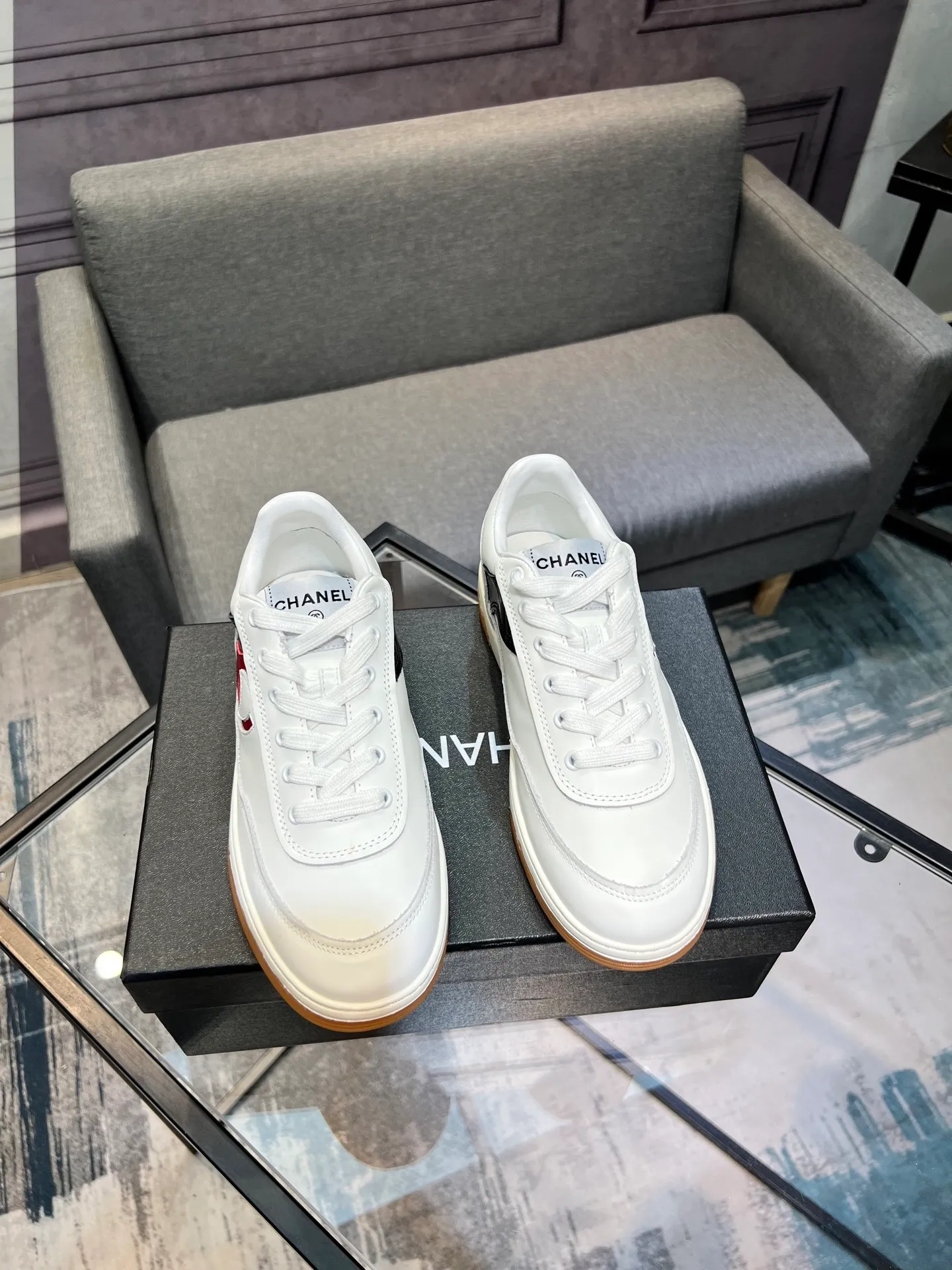 Men's men's shoes 💰620 Exclusive real shot (top version) CHANEL Chanel's new panda sneakers Panda shoes Chanel 2025ss color matching thick-soled casual sports shoes sneakers Counter synchronization The counter is very popular Very difficult to buy a shoe The most popular thick-soled panda shoes on the Internet It is obvious that Xiaoxiang control cannot miss it Simple and versatile white shoes that have both good looks and comfort Thick sole increases height, is super versatile and can be worn with eyes closed😍 Whoever wears it will look better. Upper: calfskin. Lining: imported sheepskin lining. Outsole: TPU original outsole. Size: 35-44 (41 for women, 40 for men, custom made).